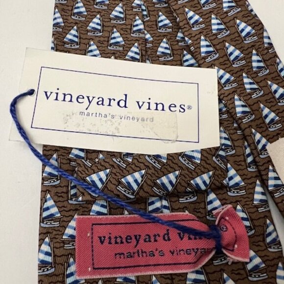 Vineyard Vines Brown Sailboat Print 100% Silk Men's Nautical Tie - Picture 5 of 6